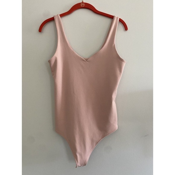 New Abercrombie & Fitch Soft Collection Blush Pink Seamless Thong Bodysuit Small - Picture 1 of 5